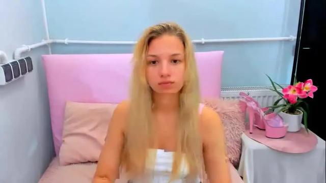 Image 10 of evettegold Stream on Chaturbate on 6 days ago