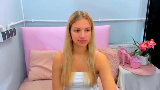 Image 3 of evettegold Stream on Chaturbate on 6 days ago