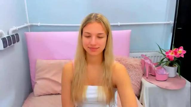 Image 4 of evettegold Stream on Chaturbate on 6 days ago