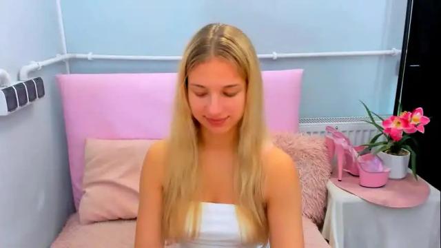 Image 8 of evettegold Stream on Chaturbate on 6 days ago