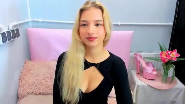 Image 4 of evettegold Stream on Chaturbate on 4 days ago