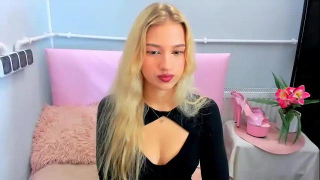 Image 7 of evettegold Stream on Chaturbate on 4 days ago