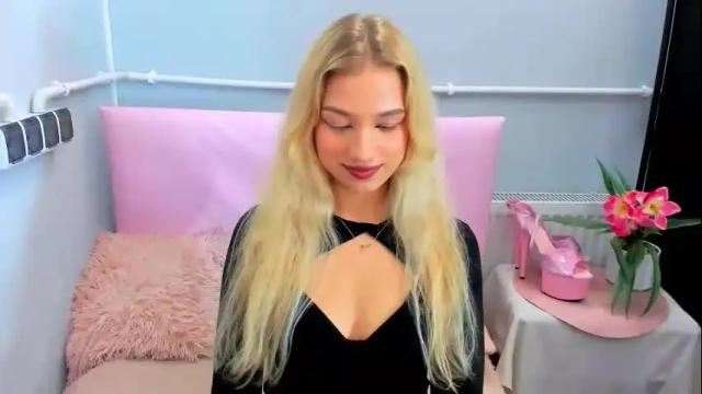 Image 8 of evettegold Stream on Chaturbate on 4 days ago