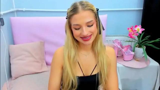 Image 10 of evettegold Stream on Chaturbate on 3 months ago