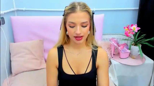 Image 7 of evettegold Stream on Chaturbate on 3 months ago