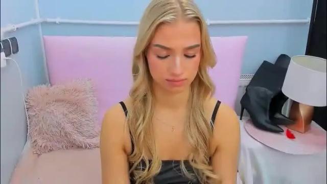 Image 10 of evettegold Stream on Chaturbate on 1 month ago