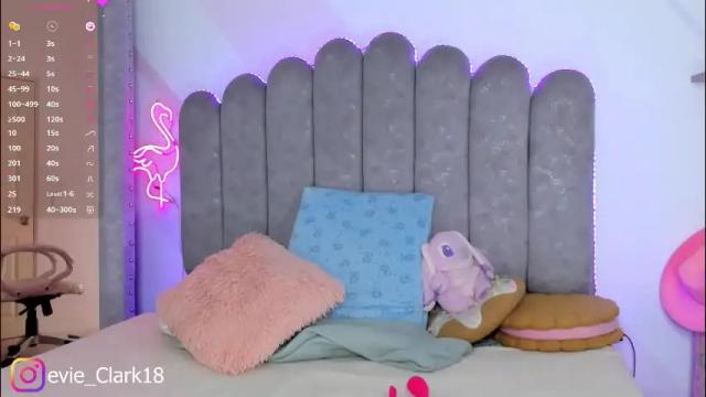 Image 4 of evie_clark_ Stream on Chaturbate on 1 month ago