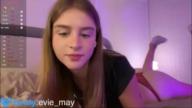 Image 4 of evie_may Stream on Chaturbate on 13 days ago