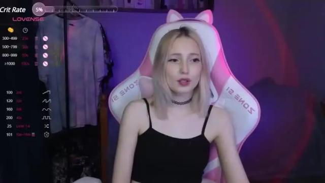 Image 4 of evie_rosen Stream on Chaturbate on 14 months ago
