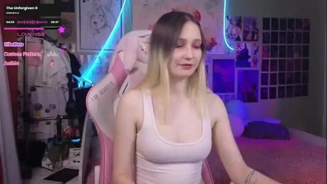 Image 3 of evie_rosen Stream on Chaturbate on 2 months ago