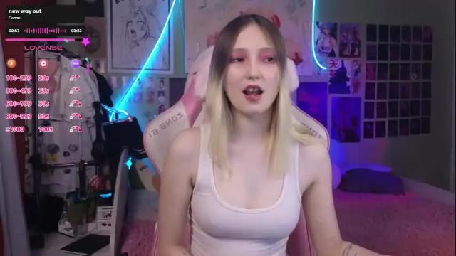Image 4 of evie_rosen Stream on Chaturbate on 2 months ago