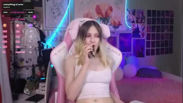 Image 8 of evie_rosen Stream on Chaturbate on 2 months ago