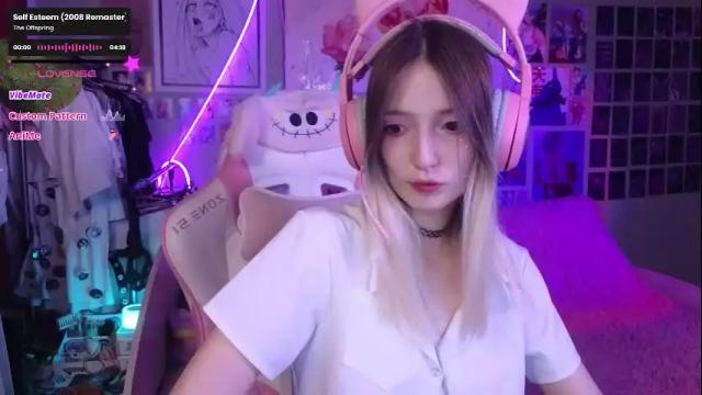 Image 6 of evie_rosen Stream on Chaturbate on 11 days ago