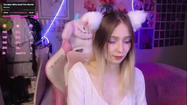 Image 2 of evie_rosen Stream on Chaturbate on 2 days ago