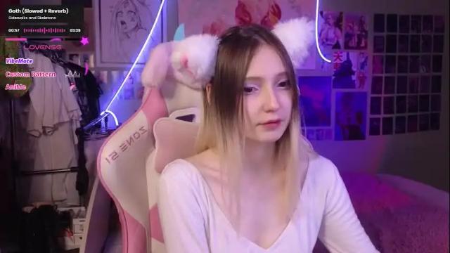 Image 4 of evie_rosen Stream on Chaturbate on 2 days ago