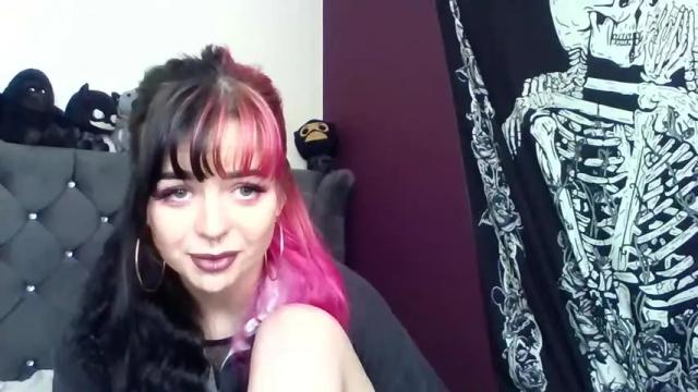 Image 11 of evieestonee Stream on Chaturbate on 18 months ago