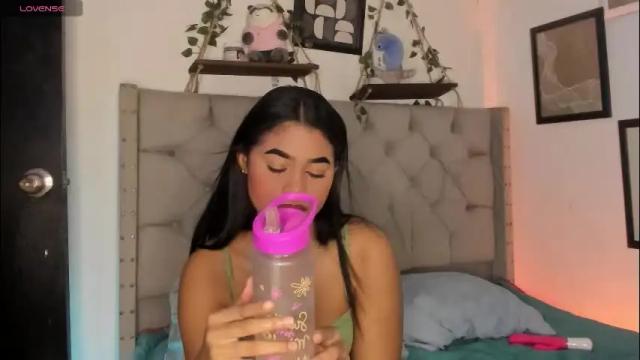 Image 7 of evieh1_ Stream on Chaturbate on 2 months ago