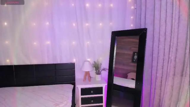 Image 3 of evoletbee Stream on Chaturbate on 1 day ago