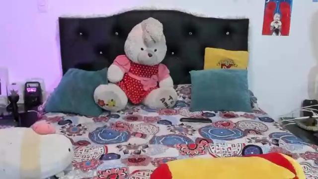 Image 2 of evyandpersa Stream on Chaturbate on 15 months ago
