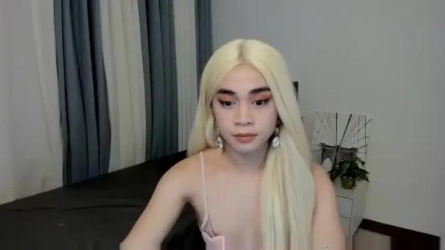 Image 2 of expensivets_chloe Stream on Chaturbate on 13 months ago