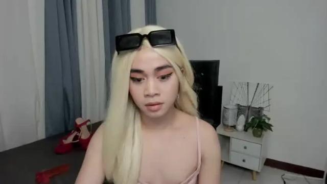 Image 4 of expensivets_chloe Stream on Chaturbate on 13 months ago