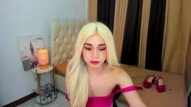 Image 4 of expensivets_chloe Stream on Chaturbate on 13 months ago
