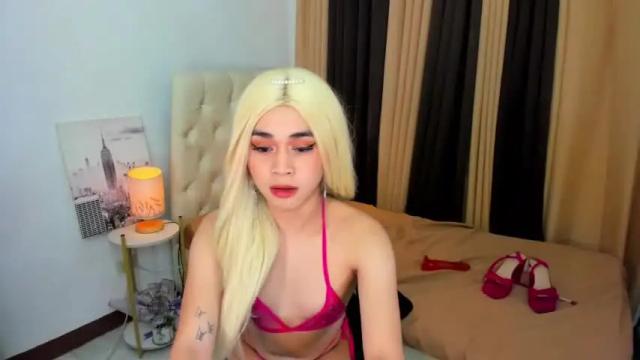 Image 7 of expensivets_chloe Stream on Chaturbate on 13 months ago