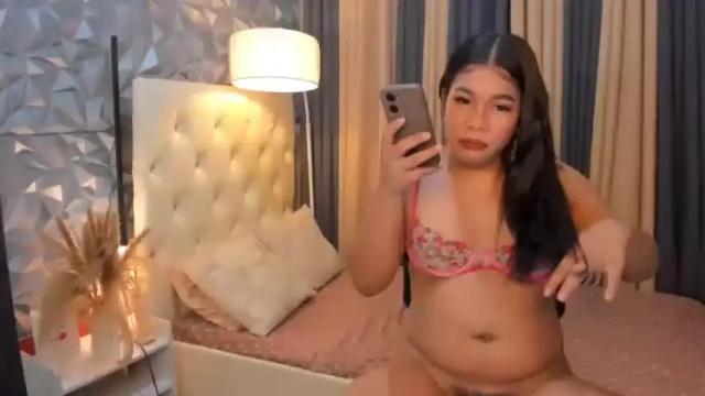 Image 7 of expensivetsjulie Stream on Chaturbate on 16 months ago
