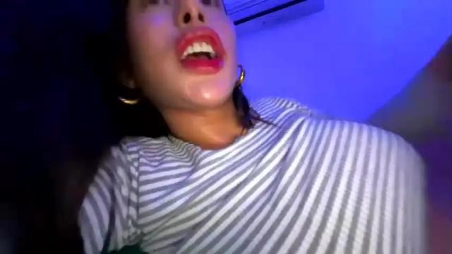 Image 4 of extrahot_tsandrea Stream on Chaturbate on 15 months ago