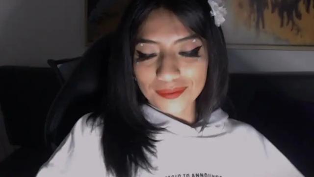 Image 2 of ey_im_simone Stream on Chaturbate on 14 months ago