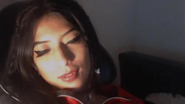 Image 10 of ey_im_simone Stream on Chaturbate on 14 months ago