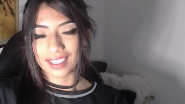 Image 2 of ey_im_simone Stream on Chaturbate on 13 months ago