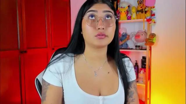 Image 2 of eymy_hadid_ Stream on Chaturbate on 1 month ago