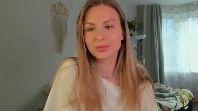 Image 2 of f1oraa Stream on Chaturbate on 2 months ago