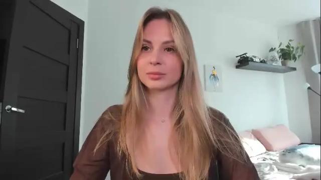 Image 10 of f1oraa Stream on Chaturbate on 1 month ago