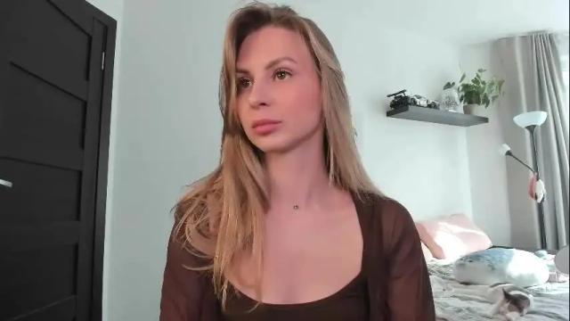 Image 4 of f1oraa Stream on Chaturbate on 1 month ago