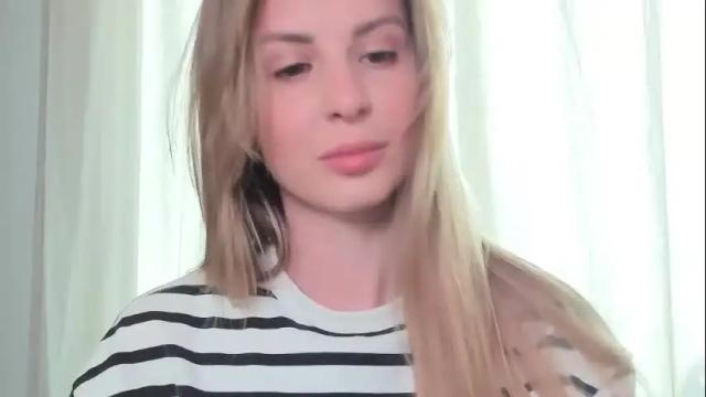 Image 2 of f1oraa Stream on Chaturbate on 1 month ago