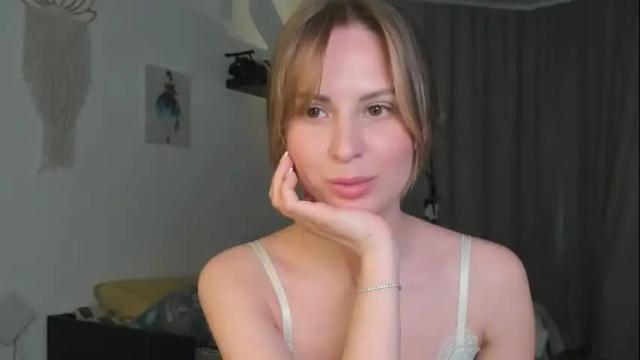 Image 2 of f1oraa Stream on Chaturbate on 1 month ago