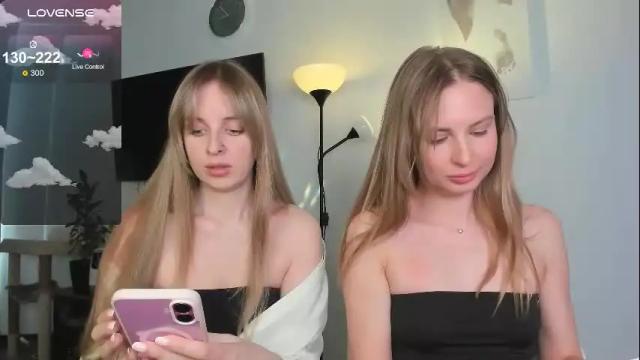 Image 2 of f1oraa Stream on Chaturbate on 1 month ago