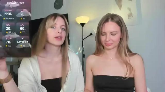 Image 3 of f1oraa Stream on Chaturbate on 1 month ago