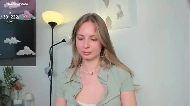 Image 3 of f1oraa Stream on Chaturbate on 1 month ago