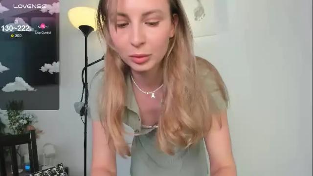 Image 4 of f1oraa Stream on Chaturbate on 1 month ago