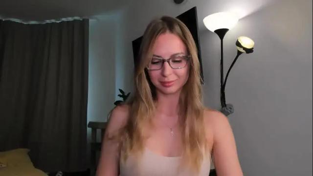 Image 2 of f1oraa Stream on Chaturbate on 23 days ago