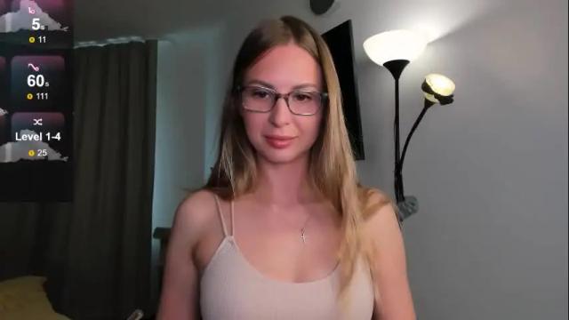 Image 3 of f1oraa Stream on Chaturbate on 23 days ago