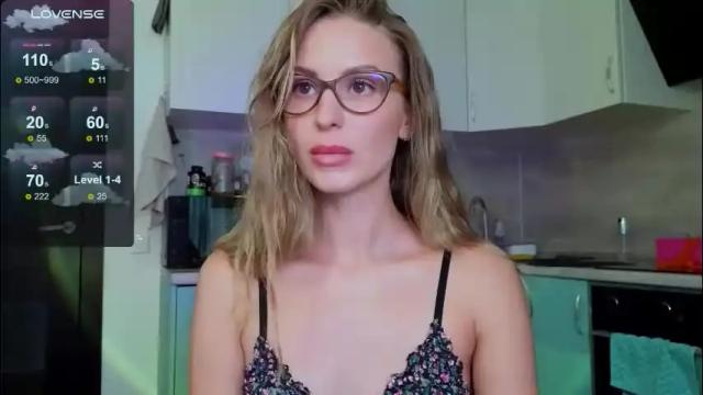 Image 11 of f1oraa Stream on Chaturbate on 27 days ago