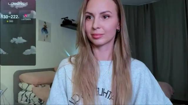 Image 10 of f1oraa Stream on Chaturbate on 1 month ago