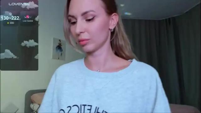 Image 6 of f1oraa Stream on Chaturbate on 1 month ago