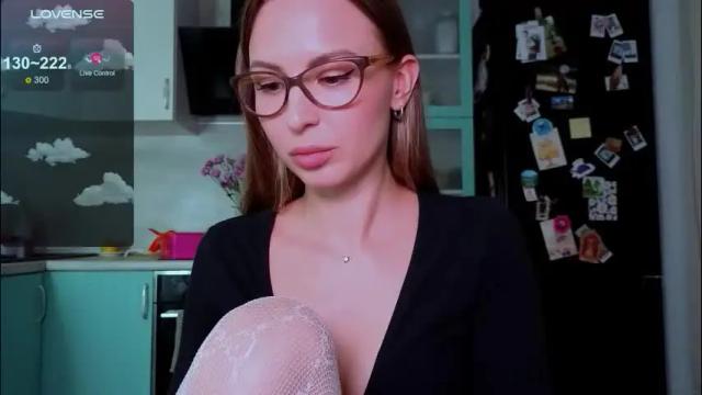 Image 10 of f1oraa Stream on Chaturbate on 1 month ago