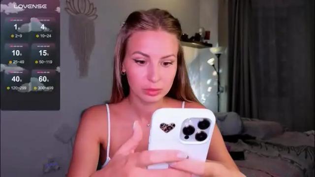 Image 3 of f1oraa Stream on Chaturbate on 9 days ago