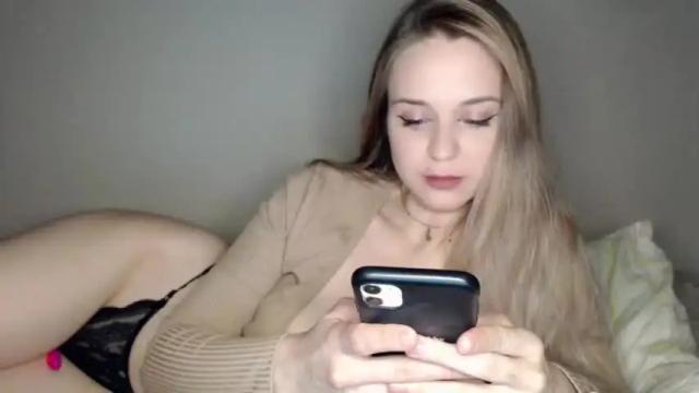 Image 4 of fair_blueberry Stream on Chaturbate on 14 months ago